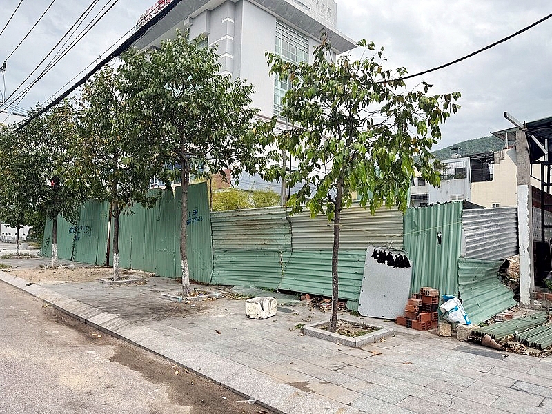 Bình Định: Dự án khách sạn 4 sao với tổng vốn đầu tư hơn 150 tỷ đồng bị tạm ngừng hoạt động Bình Định: Dự án khách sạn 4 sao với tổng vốn đầu tư hơn 150 tỷ đồng bị tạm ngừng hoạt động