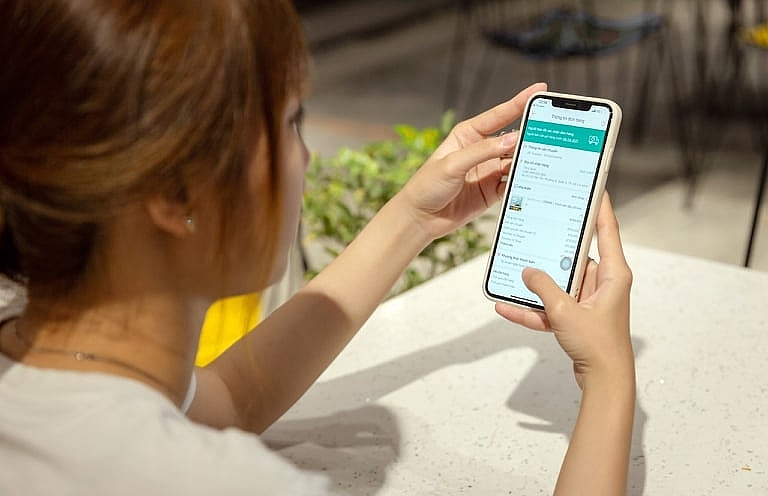 Cả người mua lẫn người bán giờ đây đã không còn quyền lựa chọn nhà vận chuyển cho mình. Ảnh: T.L.