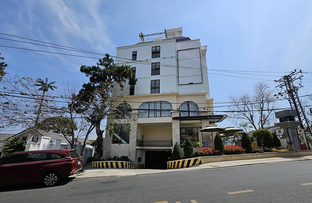 Dự án khu vui chơi biến thành khách sạn 'chui'- Ảnh 2. Lối vào khách sạn phía đường Cô Giang